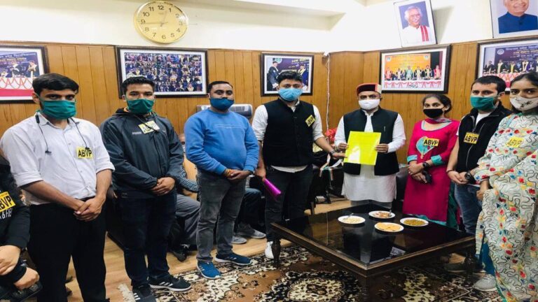 एबीवीपी ने मांगों के समर्थन में स्वास्थ्य मंत्री को सौंपा ज्ञापन