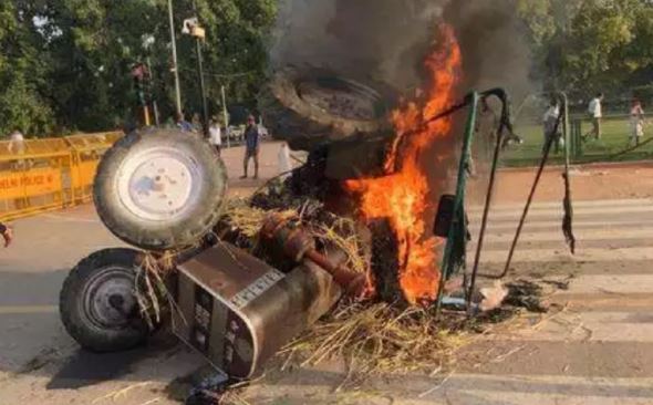 farmers-set-fire-tractors-india-gate-protest-against-bill