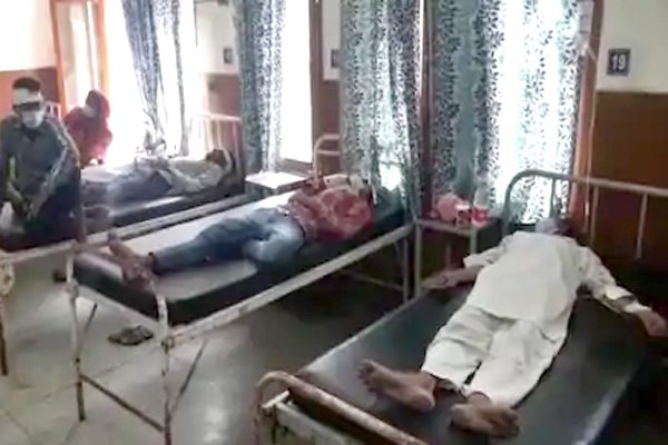 कूड़े के लिए दुकानदार-सफाई कर्मियों के बीच खूनी झड़प