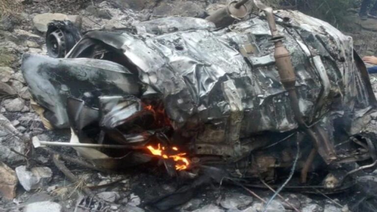 चंबा-तीसा मार्ग पर खाई में गिरते ही गाड़ी में लगी आग, तीन लोगों की मौत की आशंका