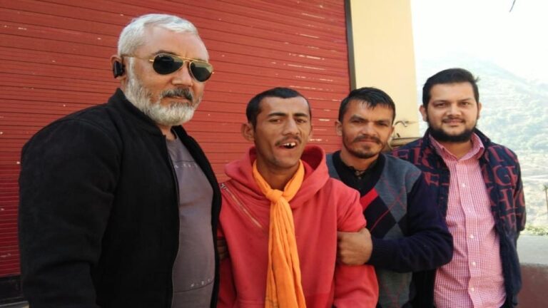 बड़का भाऊ टीम