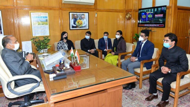 भारतीय प्रशासनिक सेवा के प्रशिक्षु अधिकारियों ने मुख्यमंत्री से भेंट की