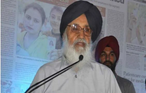 किसान आंदोलन: प्रकाश सिंह बादल ने वापस किया पद्म विभूषण