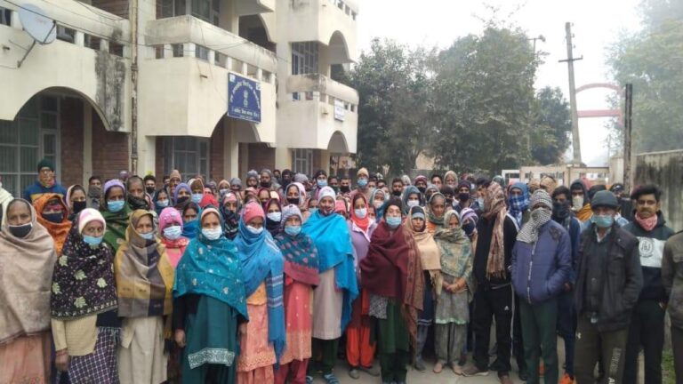 इंदौरा: बसन्तपुर के पंचायत घर मे नतीजे के बाद चुनाव कर्मीयों को बनाया बंधक