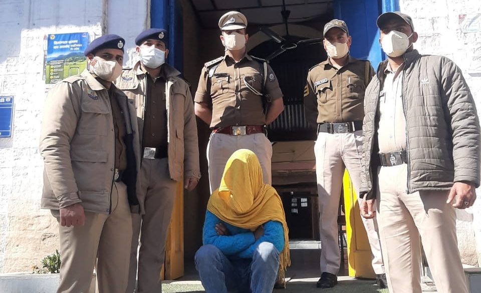 बल्‍ह में पुलिस ने स्‍कॉर्पियो से 14 किलो चरस की खेप सहित दबोचा तस्कर