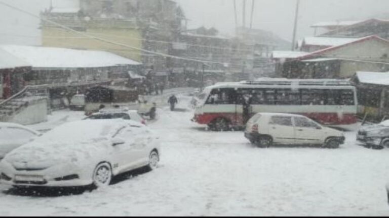 बर्फ से लकदक हुई हिमाचल की वादियां, झूम उठे सैलानी, पर्यटन को मिलेगी रफ्तार