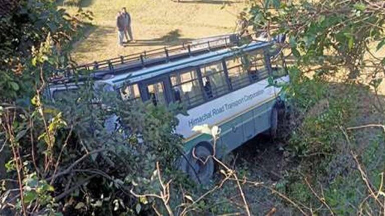 कांगड़ा के 35 मील के पास HRTC बस दुर्घटनाग्रस्‍त, 27 लोग थे सवार