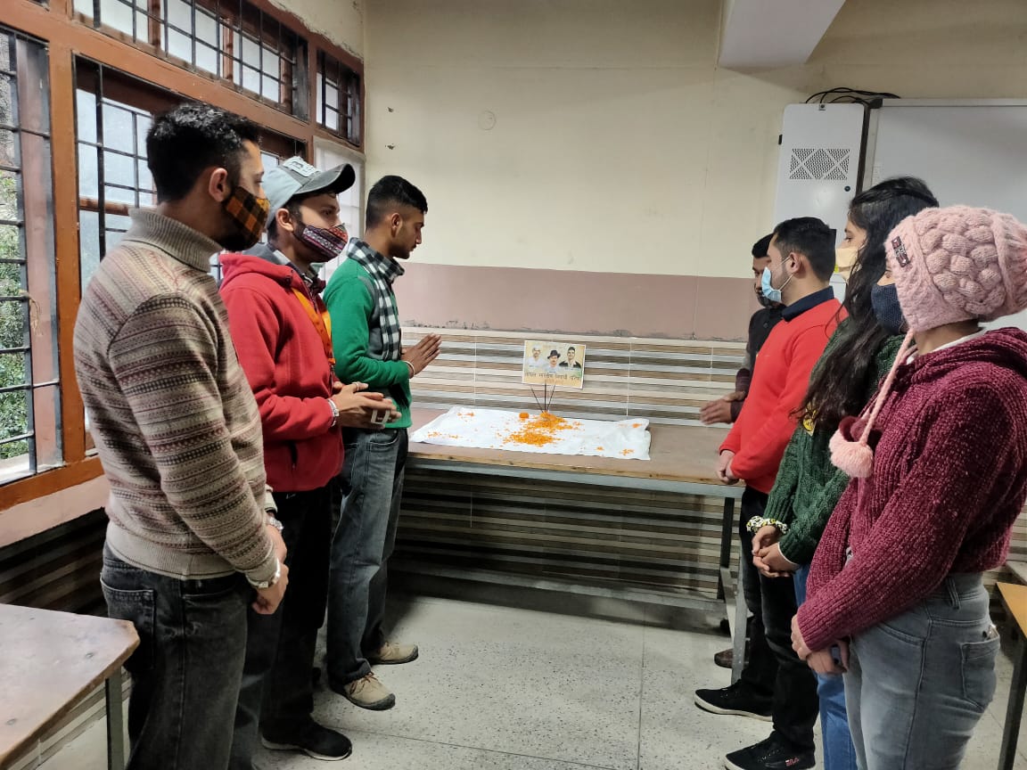 शहीद भगत सिंह, राजगुरु व सुखदेव की पुण्यतथि पर ABVP ने दी श्रद्धांजली