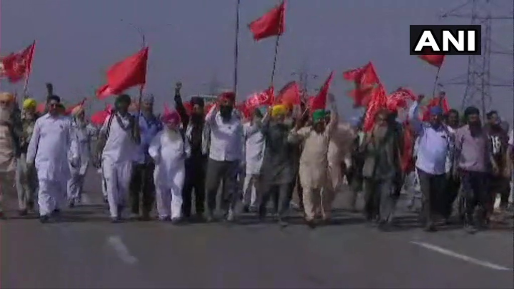 कृषि कानूनों के खिलाफ विरोध प्रदर्शन कर रहे किसानों ने कुंडली में एक्सप्रेसवे जाम किया। किसानों ने आज सुबह 11 बजे से शाम 4 बजे तक कुंडली-मानेसर-पलवल एक्सप्रेसवे को जाम करने की घोषणा की है।