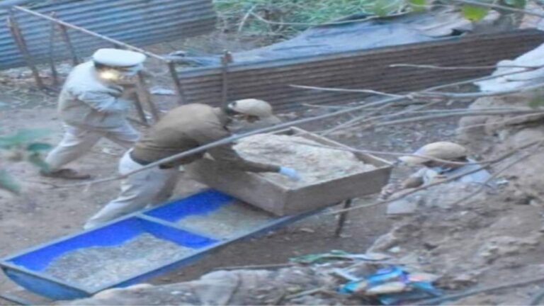 पुलिस कांस्टेबल की निशानदेही पर ड्रग सप्लाई करने वाले मुख्य सरगना के घर छापामारी