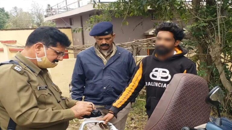 स्कूटी सवार से 110 ग्राम चरस बरामद,मामला दर्ज