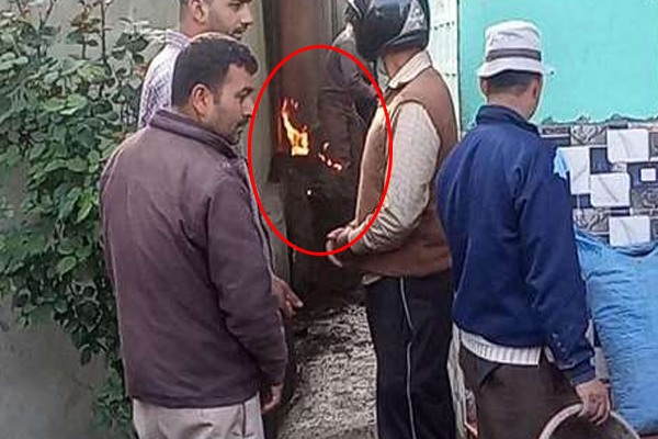 रसोईघर में रखे गैस सिलेंडर में लगी आग, लोगों में मची अफरा-तफरी