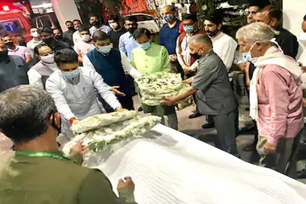 पैतृक गांव जलपेहड़ पहुंचा दिवंगत सांसद का पार्थिव शरीर