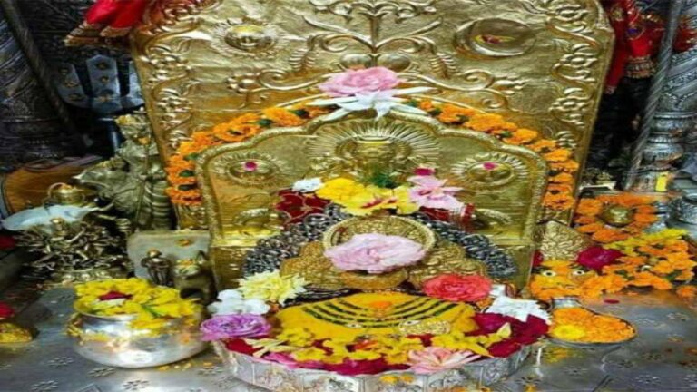 श्रीबज्रेश्‍वरी देवी के भक्‍त ने चार किलो सोने और 30 किलो चांदी से सुशोभित क्रिया माता का सिंहासन