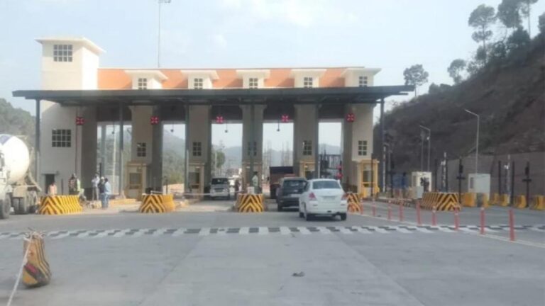 नेशनल हाईवे अथॉरिटी ऑफ इंडिया (एनएचएआई) की ओर से प्रदेश में निर्मित फोरलेन पर पहले सनवारा में स्थापित टोल प्लाजा 19 अप्रैल से शुरू