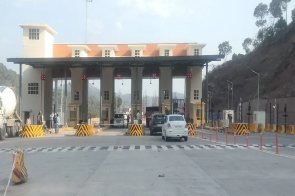 नेशनल हाईवे अथॉरिटी ऑफ इंडिया (एनएचएआई) की ओर से प्रदेश में निर्मित फोरलेन पर पहले सनवारा में स्थापित टोल प्लाजा 19 अप्रैल से शुरू