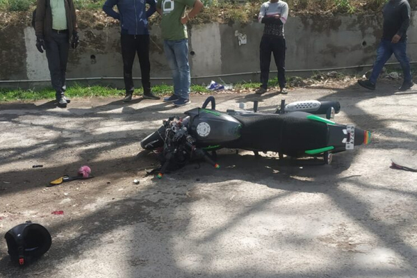 कुनिहार अर्की मार्ग पर ट्रक बाईक चालक की जोरदार टक्कर : बाईक चालक की मौत