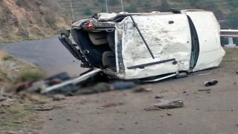 शिमला में दर्दनाक सड़क हादसा: स्कॉर्पियो के उड़े परखच्चे, 3 युवकों की मौके पर मौत