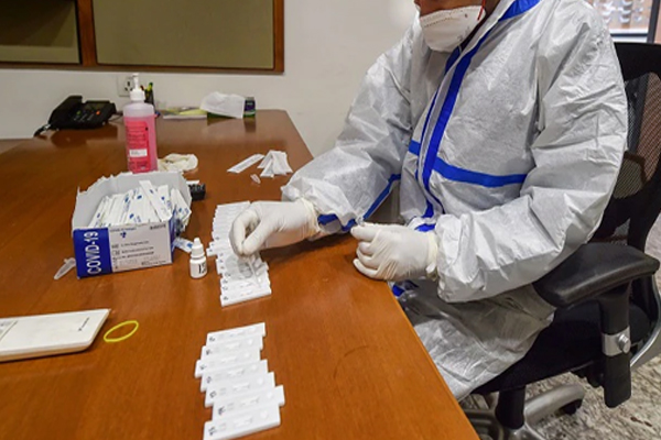 देश में कोरोना विस्फोट: 24 घंटे में पहली बार सवा लाख से ज्यादा केस