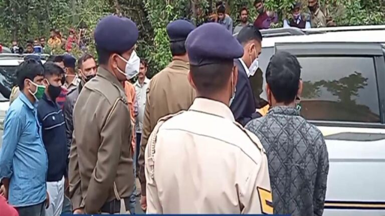 कांगड़ा में टैक्सी में मिली 27 साल के युवक की अधजली लाश