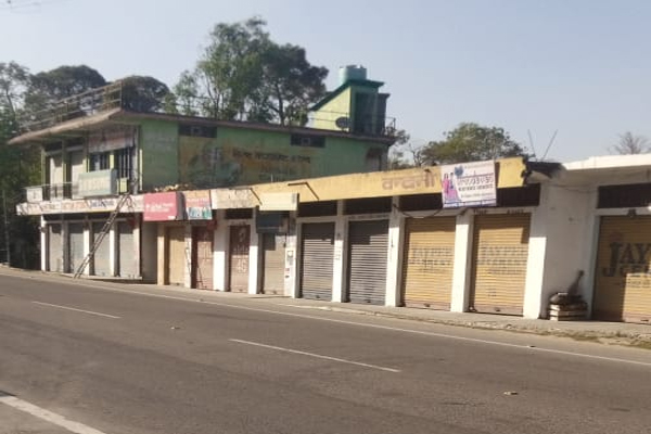 कोरोना के चलते घुमारवीं के डंगार में बाजार बंद,संक्रमित परिवारों को प्रशासन की सख्त हिदायत