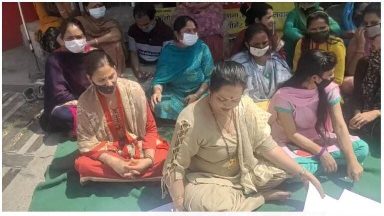 ए सी सी सीमेंट कंपनी के खिलाफ बिटिया फाउंडेशन  की राष्ट्रीय अध्यक्षा सीमा संख्यान  स्थानियाँ जनता के साथ अनिश्चितकाल धरने पर बैठीं