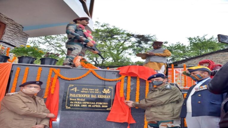 जब हिमाचल सरकार और प्रशासन से नही मिली मदद तो परिजनों ने खुद ही लगाई शहीद की प्रतिमा, खोला म्यूजियम