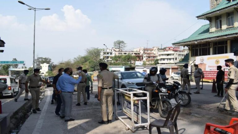 हिमाचल-हरियाणा की अंतरराज्यीय सीमा पर उपायुक सोलन ने किया निरीक्षण