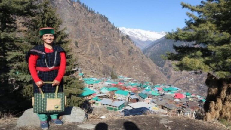 हिमाचल के इस गांव में वैक्सीन के लिए भगवान ने दी मंजूरी? बिना पूछे कुछ नहीं करते ग्रामवासी