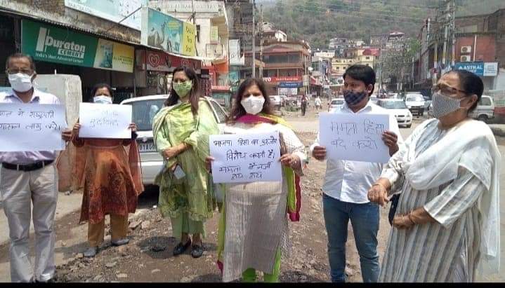 बंगाल हिंसा को लेकर परवाणू भाजपा द्वारा किया गया रोष प्रदर्शन - राष्ट्रपति शासन लगाने की मांग