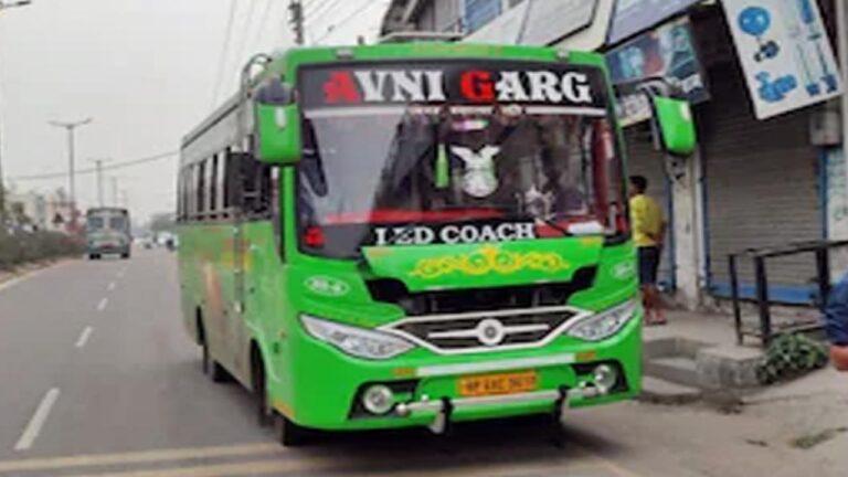 प्राइवेट बस को पकड़ा