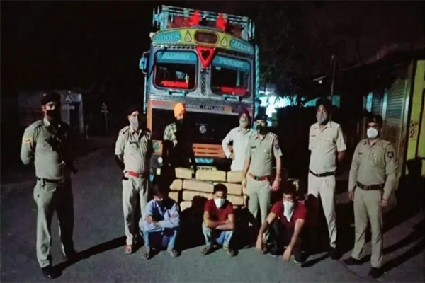 पुलिस की बड़ी कामयाबी, थाना प्रभारी विजय रघुवंशी के नेतृत्व में करोड़ो की नशे की खेप बरामद, 3 गिरफ्तार