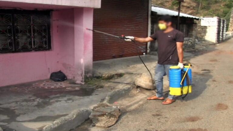 कोरोना संक्रमण रोकने को गाँव को किया जाएगा सेनेटाइज