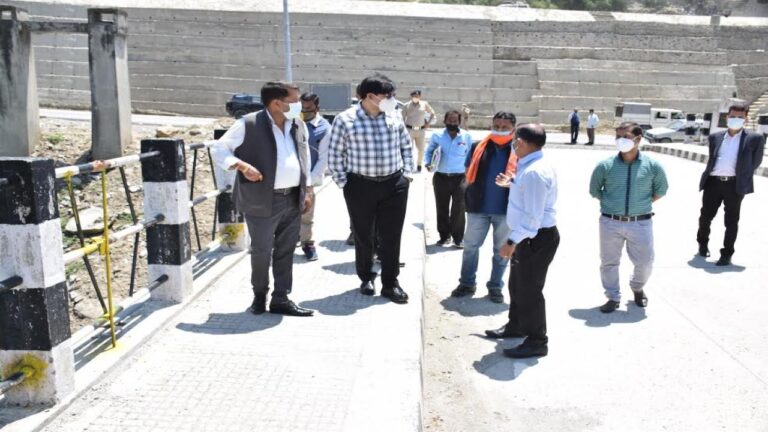 शिक्षा मंत्री ने विभागीय अधिकारियों संग भूतनाथ पुल मुरम्मत निार्मण कार्य का लिया जायजा