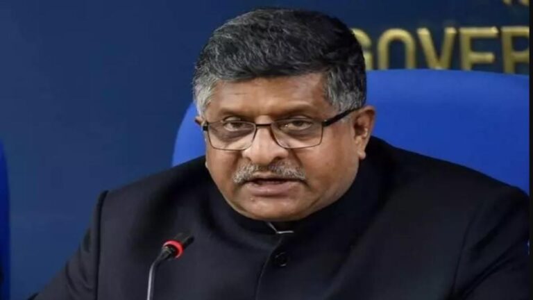 सूचना प्रौद्योगिकी मंत्री रविशंकर के ट्विटर खाते को ट्विटर ने एक घंटे के लिये किया बंद