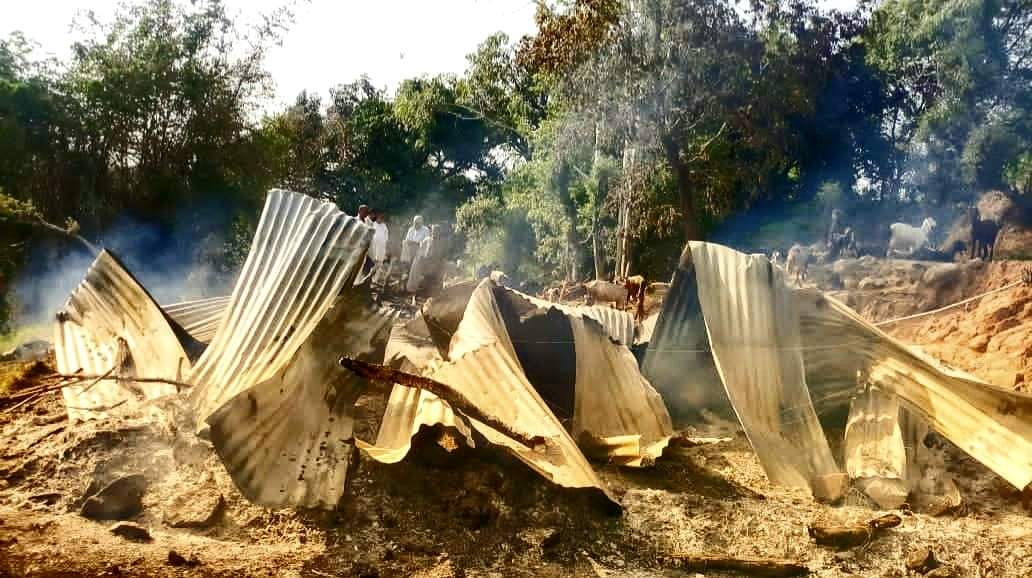 ऊना के बंगाणा में रिहायशी मकान के साथ आग की भेंट चढ़ी पशुशाला, 2 बकरियां 6 बच्चे भी जले