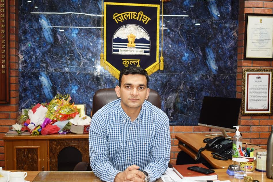 आशुतोष गर्ग ने संभाला जिला कुल्लू के उपायुक्त का कार्यभार
