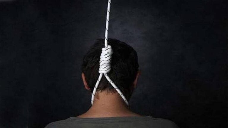 फांसी लगा कर आत्महत्या