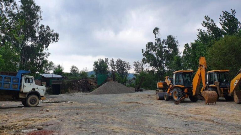 हिमाचल क्रशर यूनियन की हड़ताल के कारण विकास कार्य हुए ठप्प