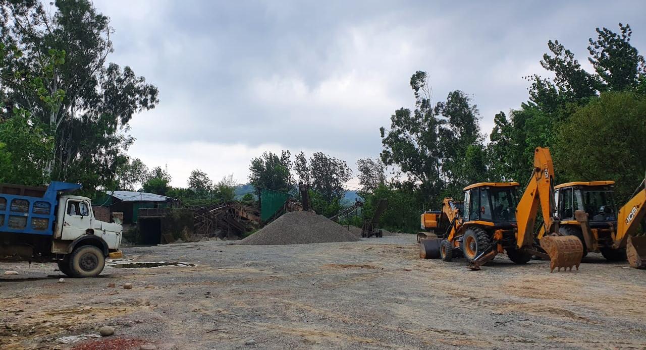 हिमाचल क्रशर यूनियन की हड़ताल के कारण विकास कार्य हुए ठप्प