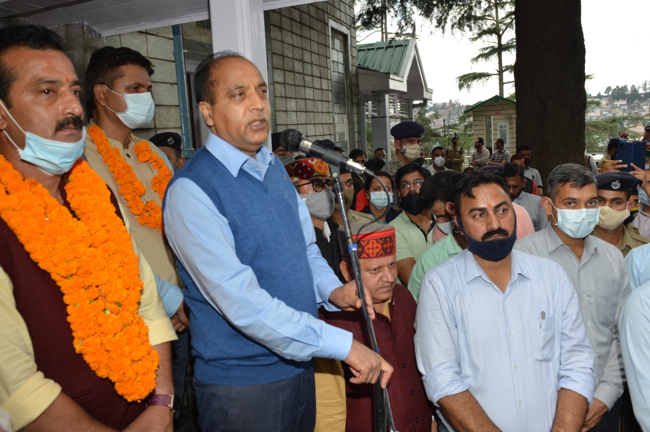 राज्य सरकार कर्मचारियों के हितों की रक्षा करेगीः मुख्यमंत्री