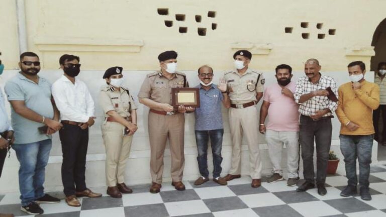 हिमाचल पुलिस प्रमुख संजय कुंडु ने इंदौरा के सीमांत क्षेत्रों का किया दौरा