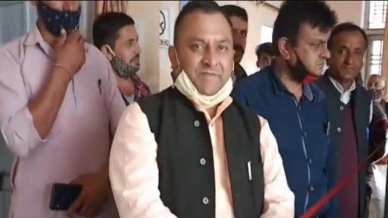 रेणुकाजी के विधायक विनय कुमार ने हरिपुरधार में उपतहसील का किया औचक निरीक्षण