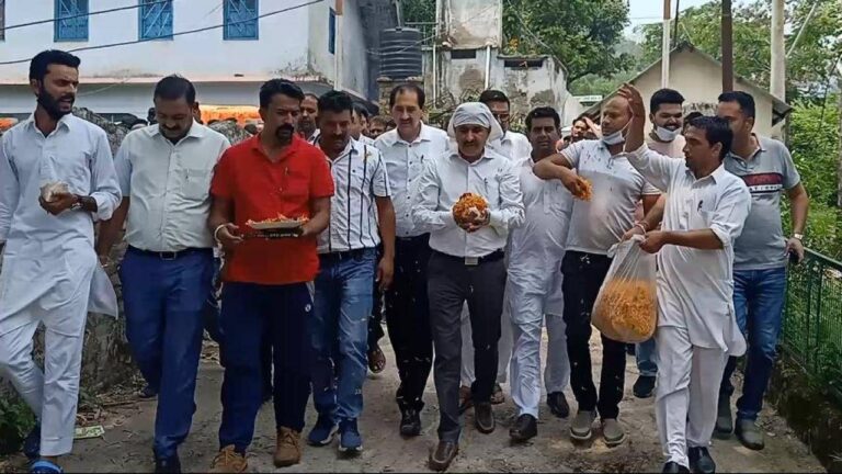 पट्टा महलोग में पूर्व मुख्यमंत्री स्व.वीरभद्र सिंह की अस्थियों का विसर्जन