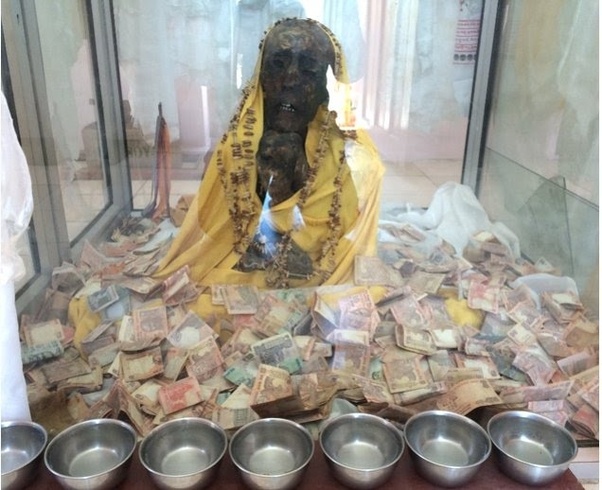 हिमाचल में है 550 साल पुरानी प्राकृतिक ममी, भगवान समझकर पूजते हैं लोग