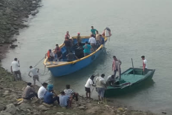 तेज तूफान में गोविंद सागर झील में पलटी मोटर बोट, चालक लापता, रेस्क्यू ऑपरेशन जारी
