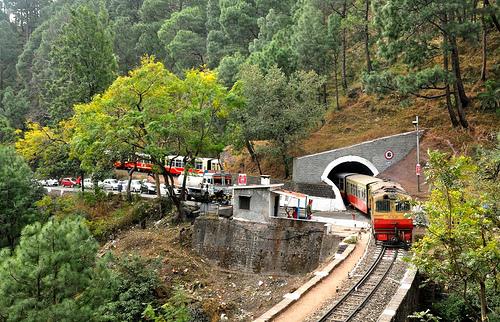 कालका शिमला ऐतिहासिक रेलवे लाइन पर स्थित जाबली रेलवे स्टेशन