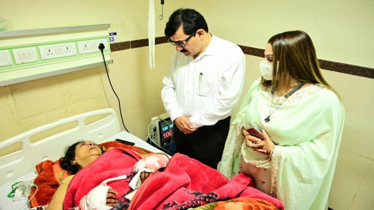 कुल्लू हमले में घायल महिला और पुरूष का मंत्री गोविंद ठाकुर ने जाना हालचाल