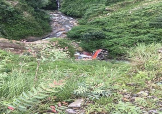 सेब से भरा ट्रक शोघी-मेहली बाईपास पर गिरा,चालक की मौत