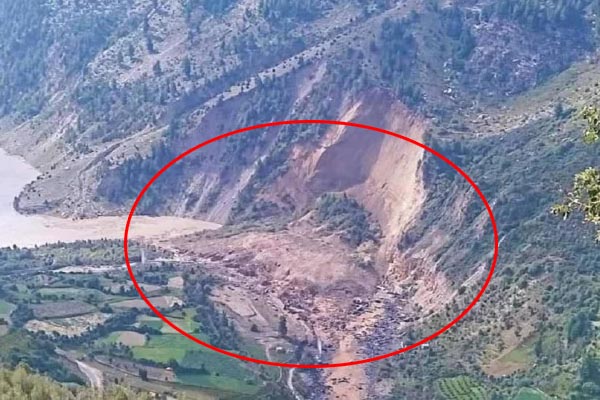 पहाड़ी का बड़ा हिस्सा टूटकर चंद्रभागा नदी में पानी का बहाव रुका, खतरे की जद में कई गाँव